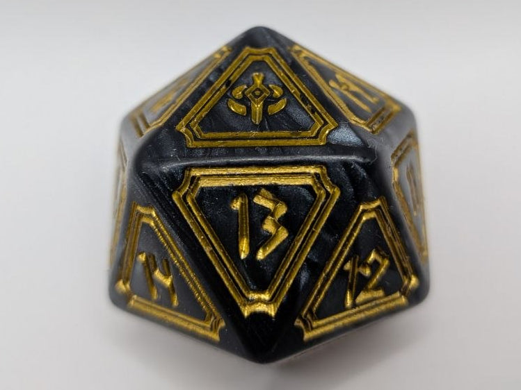Magic: The Gathering The Hobbit oversized 1.5-inch D20 Spindown life counter die from the Bundle.