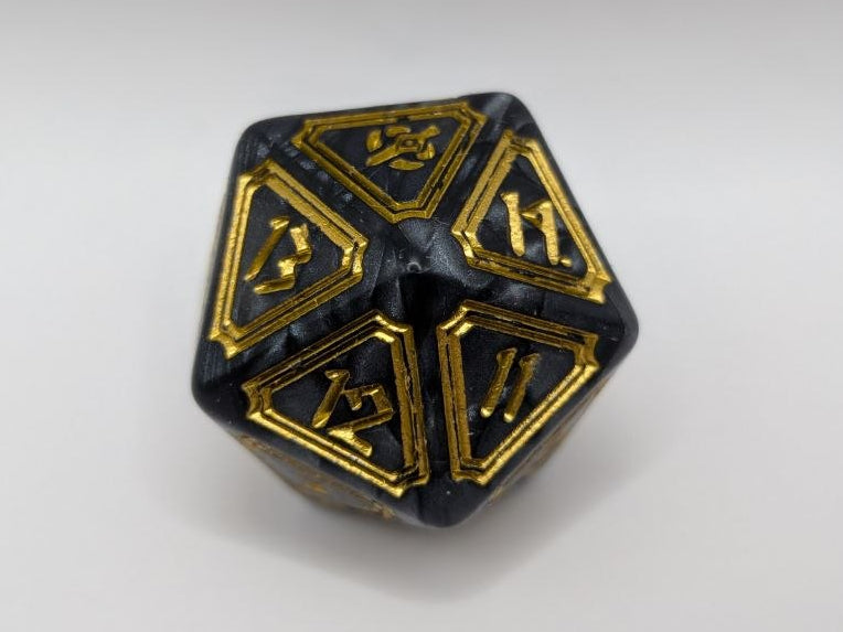 Magic: The Gathering The Hobbit oversized 1.5-inch D20 Spindown life counter die from the Bundle.