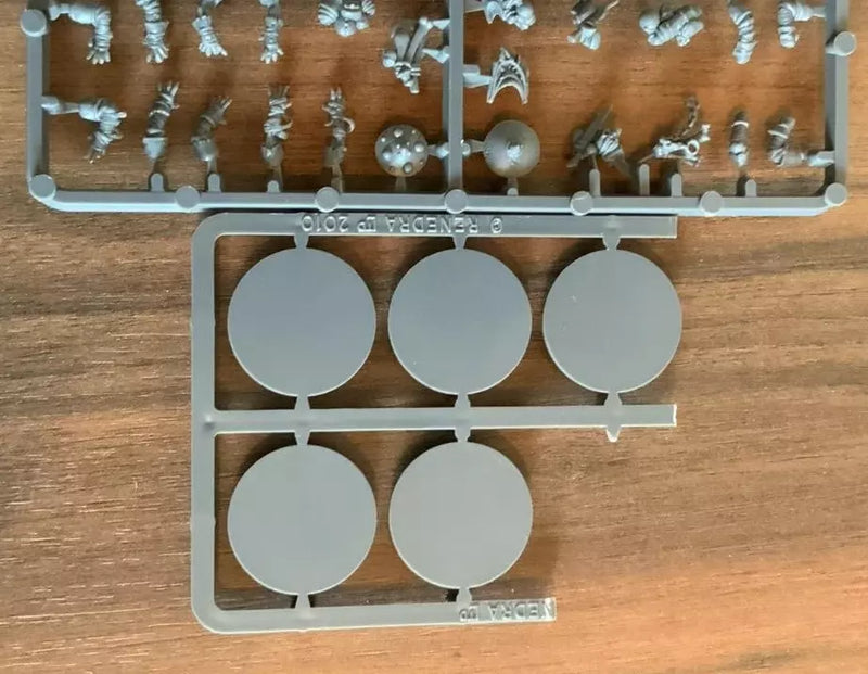 Frostgrave Cultists II Sprue + Bases